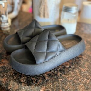 Top Moda Black Platform slides size 7